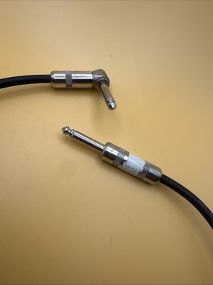 Mogami 2524 Guitar Patch Cable 22  Straight to Right Angle 1/4 Instrument
