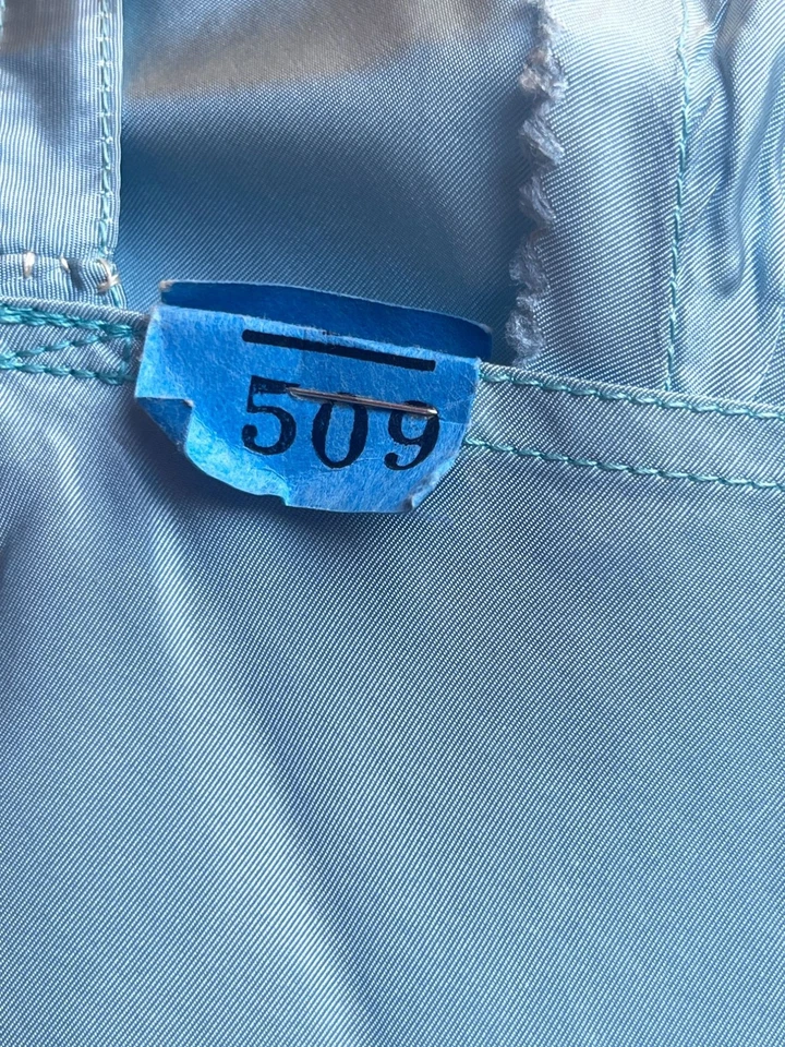 Vestido sin Mangas Vintage Años 40 Azul Pálido Rayón Faille Dobladillo Vieira Rojo Profundo Terciopelo Corbata Be Foto 3 de 4