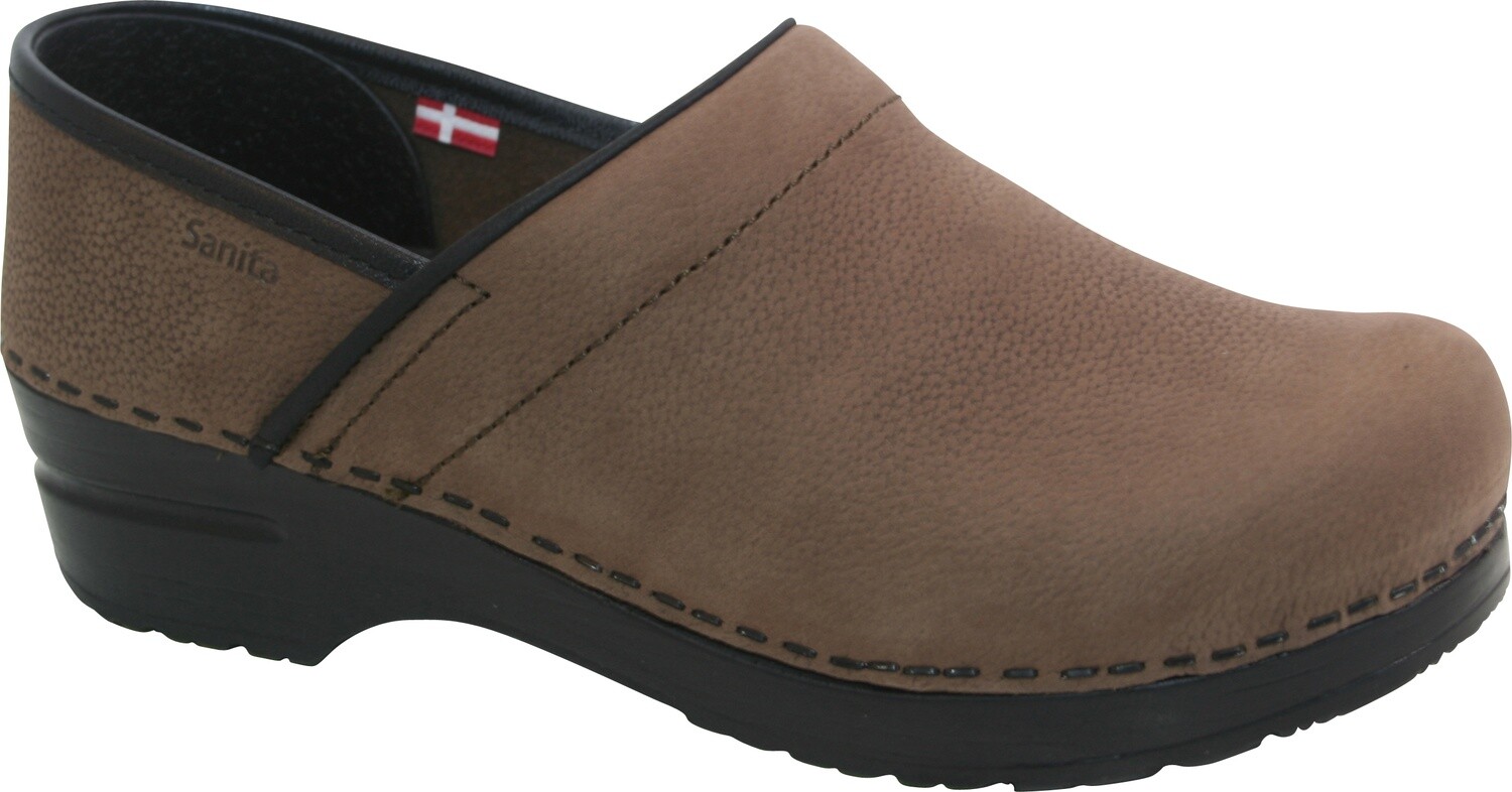 Сабо Sanita Closed Clog Оригинал-проф Текстурированное масло антично-коричневого цвета 24390₽