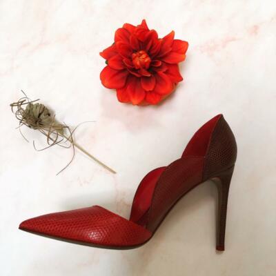 VALENTINO GARAVANI Scalloped Red/Burgundy Leather Heel Pointed Pumps 39 
