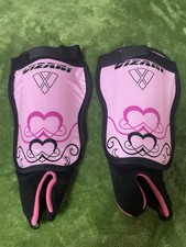 NEW Vizari Tech Field Equipment Soccer Shinguards Futbol Pair Medium Pink Hearts