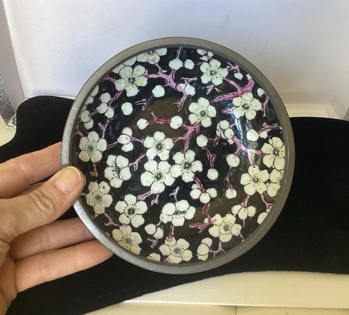 Japanese Porcelain Ware Hand painted Jewelry Bowl/ Ashtray Encased In Metal - Picture 2 of 9