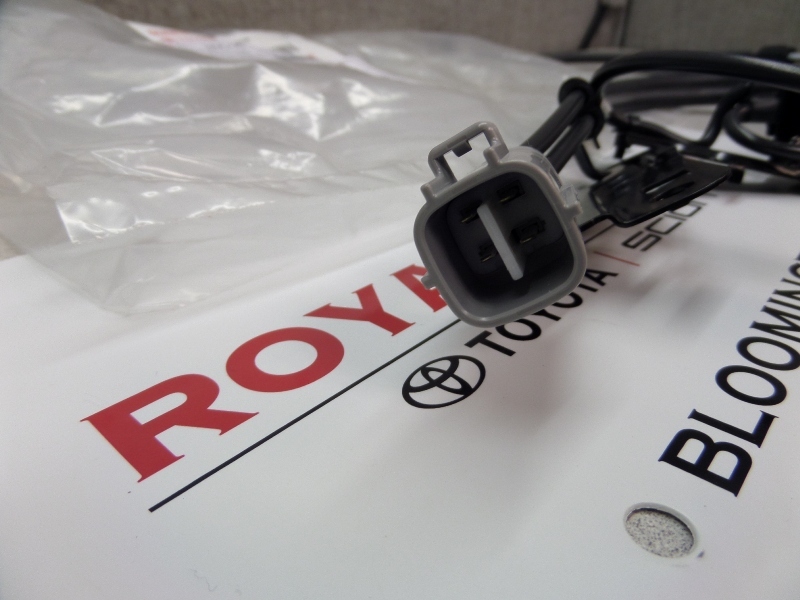 TOYOTA 8951604060 Genuine OEM Factory Original ABS Sensor
