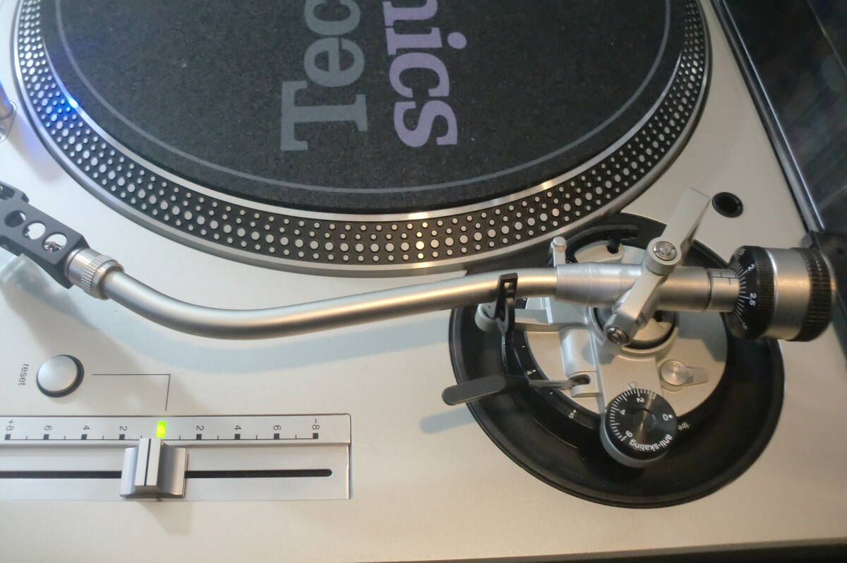 Technics SL-1200 MK-6 Silver DJ Turntable w/ Shure M44G Technics SL-1200 MK-6 Silver DJ Turntable w/ Shure M44G