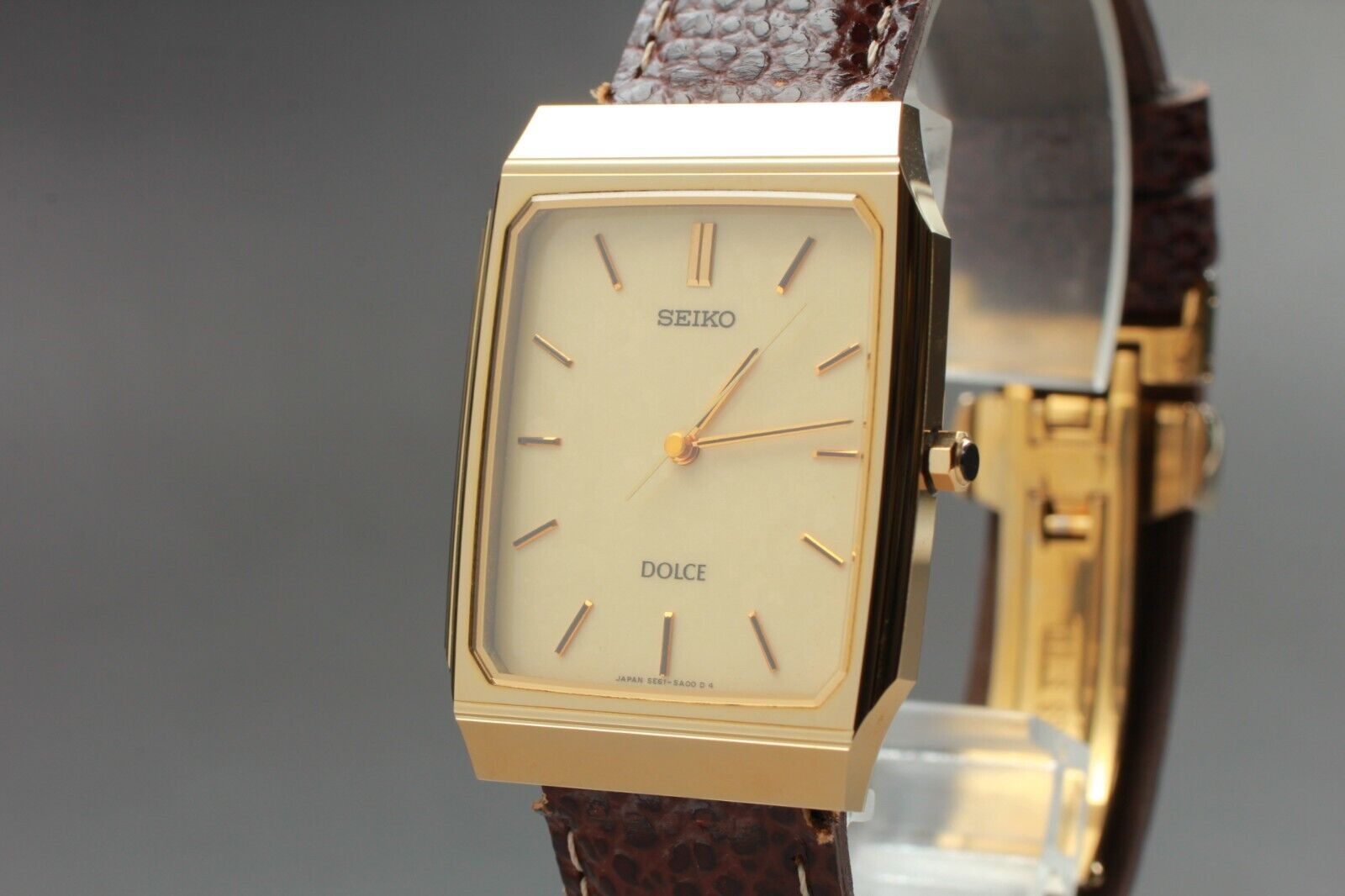 MINT】 Seiko Vintage 5E61-5A00 Men's 【N Quartz Watch Dolce From Gold JAPAN Dial - vintagewatches.pk