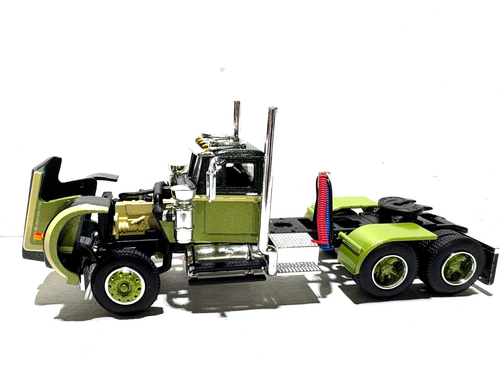 DCP / FIRST GEAR 1/64 SCALE WHITE WESTERN STAR 4900 DAY CAB GREEN - Picture 4 of 6