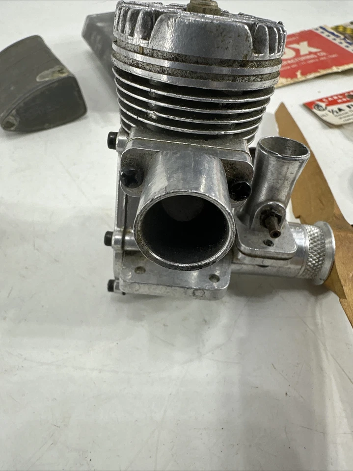 Fox 40 RC Model Airplane Engine, cleaned, Pylon Prop.  Bellcrank Misc Parts - Image 4 of 4