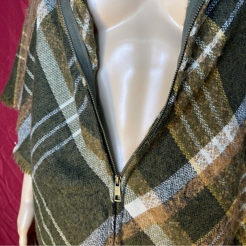 Cracker Barrel Plaid Zippered Layered Diamond Shawl One Size - Picture 5 of 10