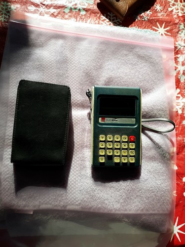 Vintage Sharp Calculator ELSI 8002 w/Case EL-8002 Display Battery Powered Math   - Bild 1 von 3