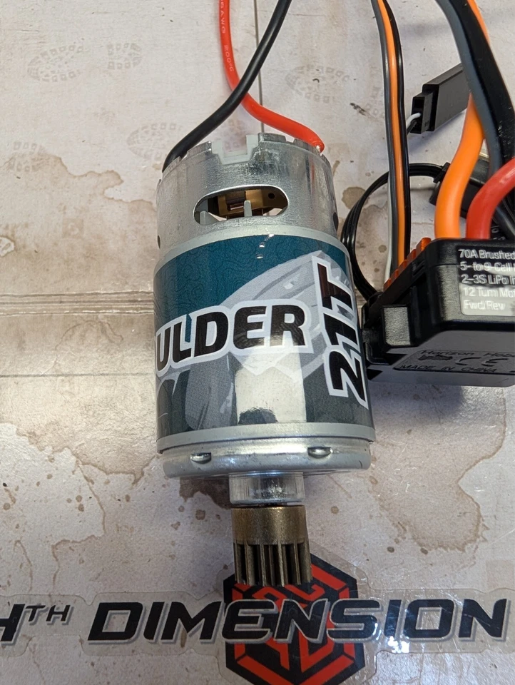 Axial Gilamon 1/8 550 21 Turn Motor and 3s capable 70 Amp Brushed ESC - Image 3 of 4