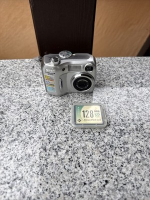 Nikon Coolpix 3100 Digitalkamera 3.2MP Silber OVP Kompaktkamera Retro CAM
