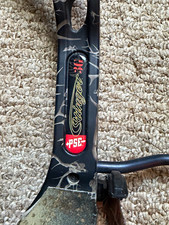 PSE Stinger RH Compound Bow 70 pound max draw weight. Axle to Axle shown in pics