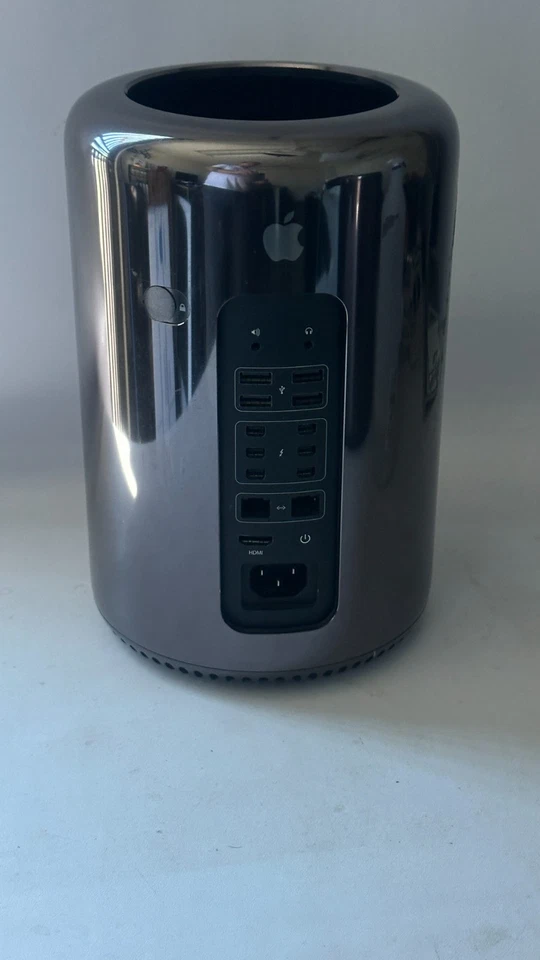 Apple Mac Pro Quad Core 3.7 GHz D300, 32GB Ram, 500 GB SSD - Monterey - Image 4 of 4