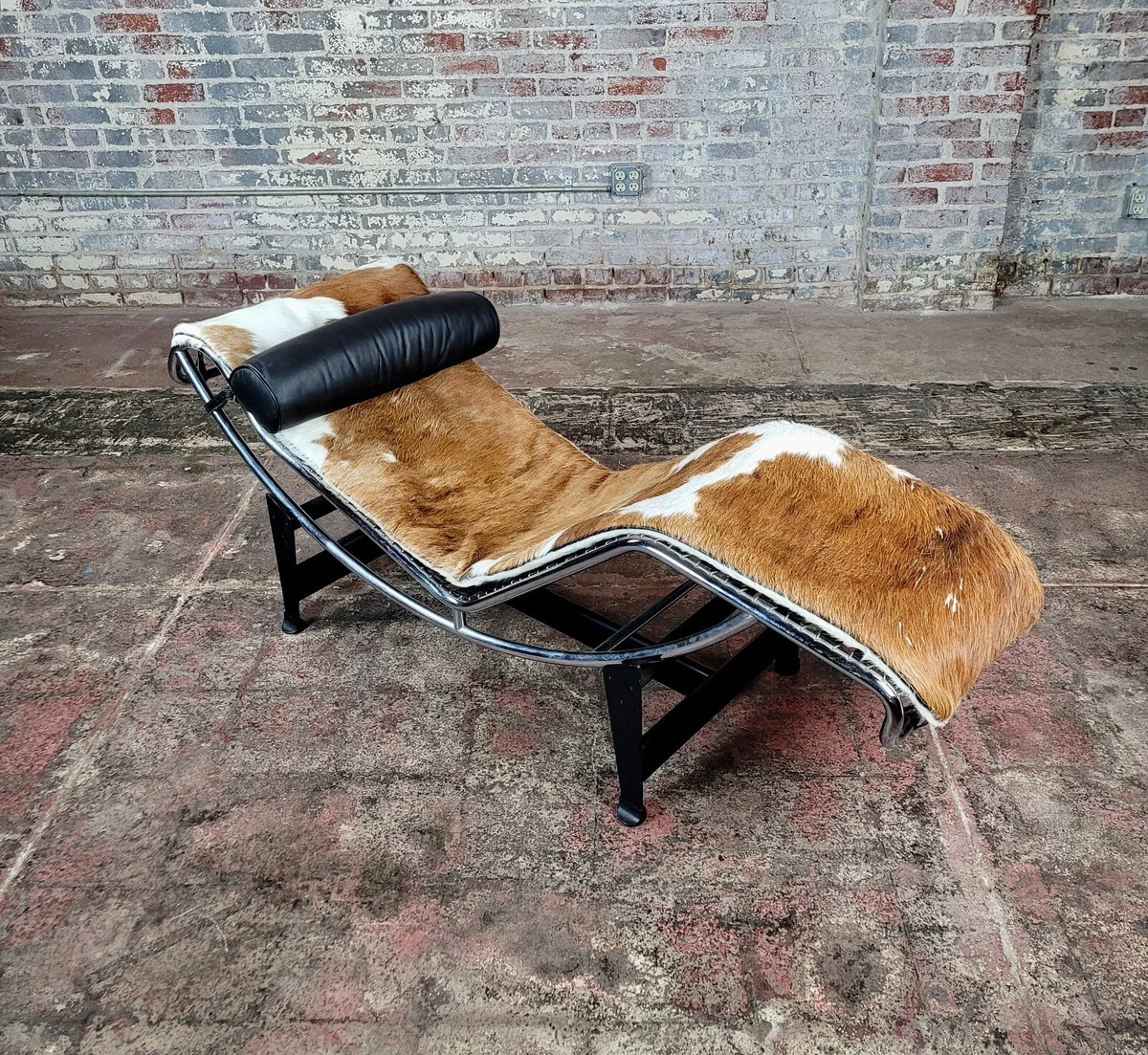 Cassina LC4 Le Corbusier Chaise Lounge Chair w/ Cow Hyde Leather