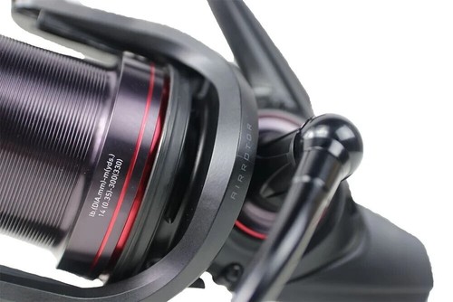 Daiwa Emblem 45 SCW QD Black/Red TT Exclusive Carp Fishing Reel - 21EMBLEM45SCWQ - Picture 7 of 8