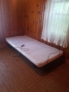 Craftmatic adjustable bed twin size, good condition ...