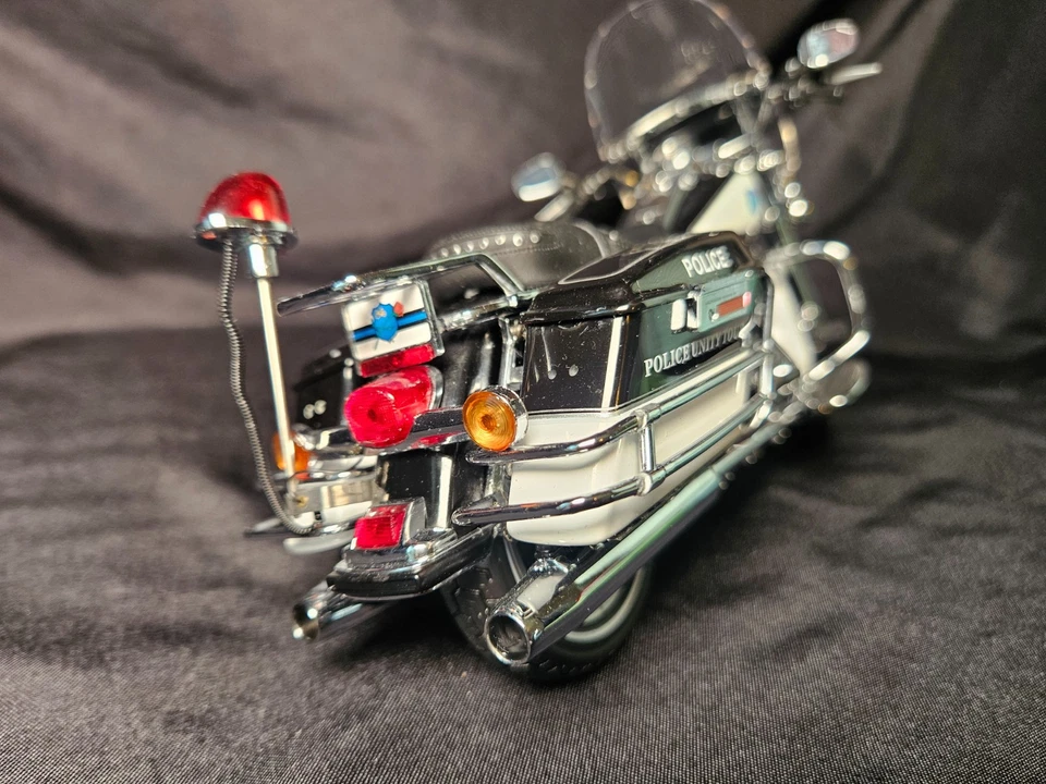 Harley Davidson Road King Police 2007 Franklin Mint escala 1:10 Inv. #4739 Foto 4 de 4