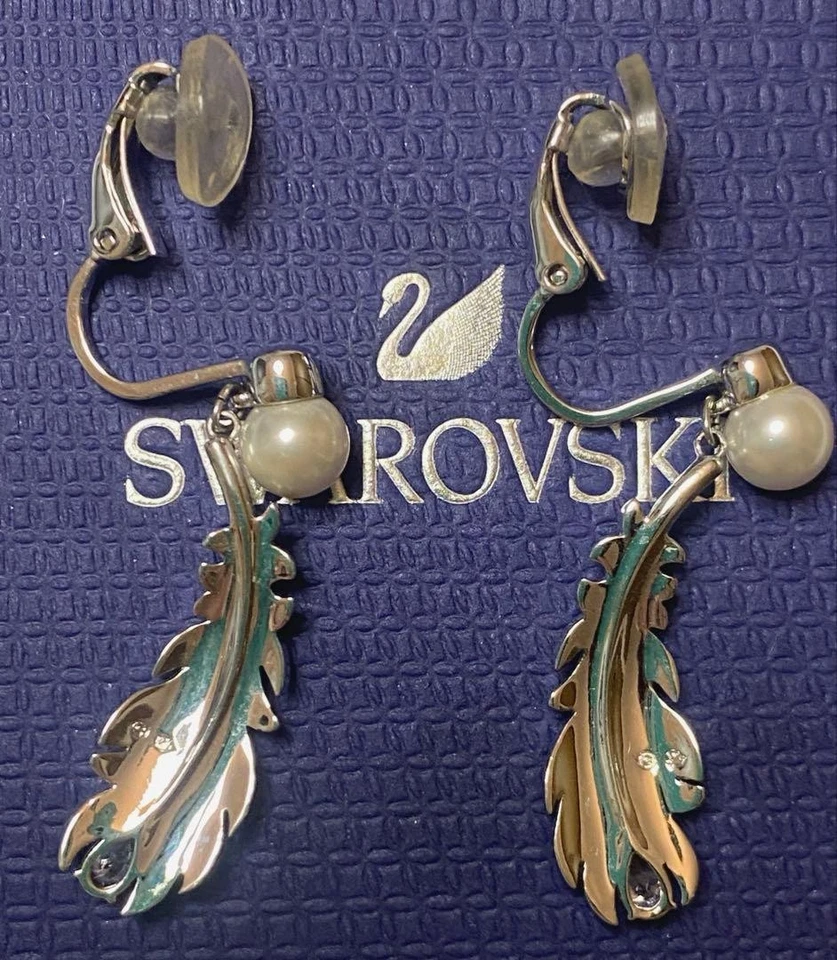 Pendientes colgantes de plumas de perlas de cristal de Swarovski plateados usados Japón Foto 3 de 4