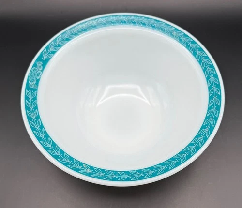 Pyrex Corning Turquoise Laurel Leaf 8 3/4 " Vegetable Serving Bowl Milk Glass