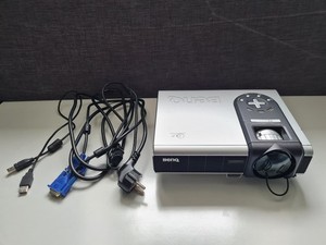 BENQ PB2240 Projektor Beamer Texas Instruments P/N 99.J9377.B9E Lamp UHP200/150W