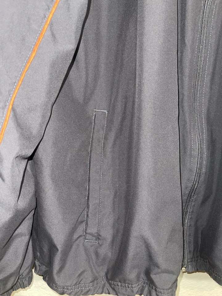 Tek Gear Men's XL Black Windbreaker with hidden hood in zip collar - Image 2 of 4