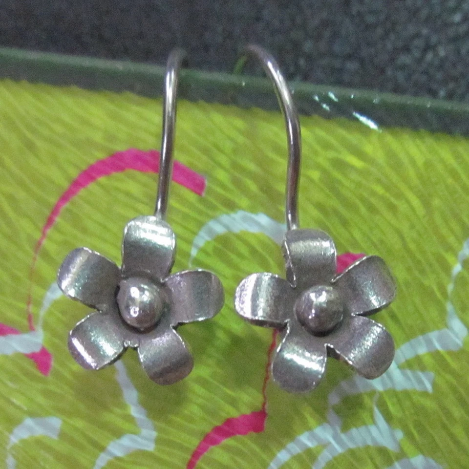 Thai Hill Tribe Real Fine Silver Earrings Orecchini Small lovely Flower Jewelry - Image 3 of 4