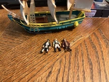 Zizzle Pirates of the Caribbean Pirate Fleet Edinburgh Trader Micro Ship Playset