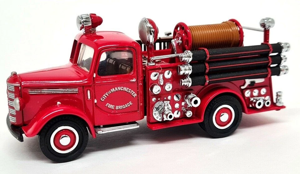 Matchbox Yesteryear - YFE17 1939 Bedford Pump & Hose Diecast Fire Truck - Image 3 of 4