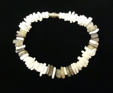 Shell Bracelet Barrel Clasp 7 in Pretty