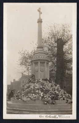 Postkarte Worcester Kriegerdenkmal mit floralen Hommagen frühe RP von Geo Colwell