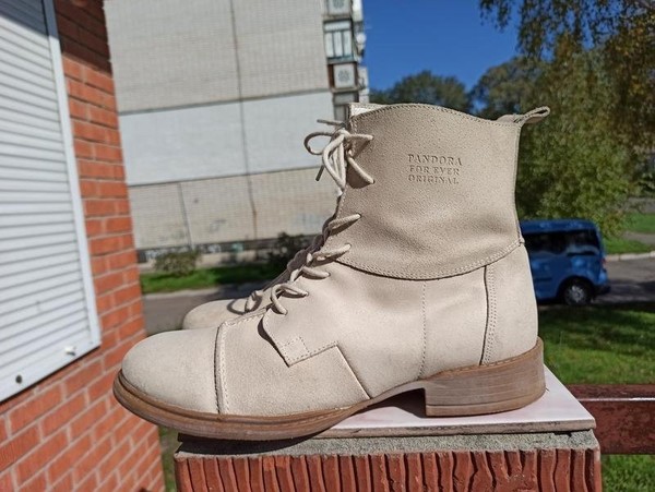 Women Boots Beige Nubuck 40.5