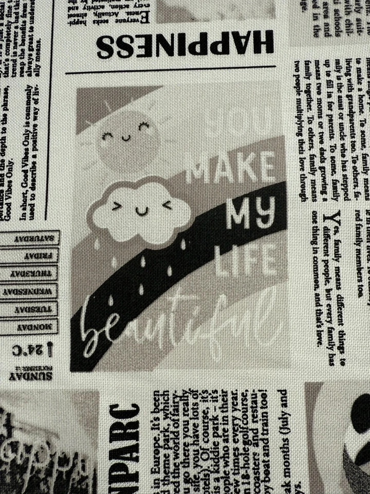 Tenda Happy Newspaper Tessuto Notizie Positive Materiale Oroscopo Larghezza 140 cm - Immagine 3 di 4