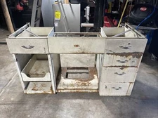 Vintage Youngstown Kitchen Sink 4.5’ x 2’ Will Deliver Offers Accepted