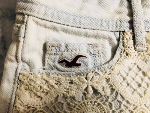 *USED* Hollister Women’s Junior Size 0 Denim With Lace Short Shorts - Picture 3 of 8