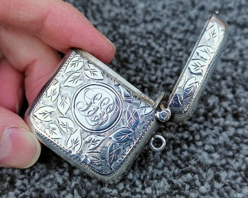 1909 Sterling Silver Vesta Case 1.5" Leaf Engraved Match Safe Pocket Size - Picture 4 of 13