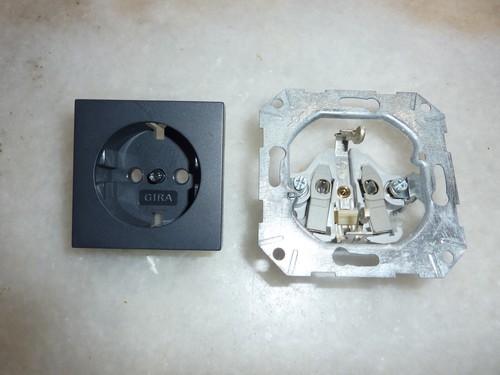 GIRA antrazit System 55 eine Steckdose und 1-Fach Rahmen Opak Blau antrazit - Bild 3 von 4