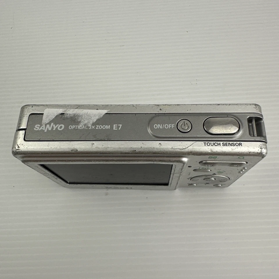 Sanyo Xacti VPC-E7EX Silver 7.1 MP 2.5" Display 3x Optical Zoom Digital Camera - Image 3 of 4