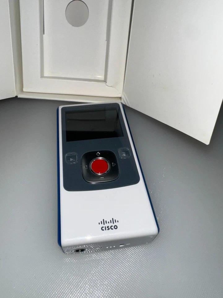 CISCO Flip Video U260 UltraHD 4 GB Camcorder REC 1HR-White and Blue Model U260BL - Image 3 of 4
