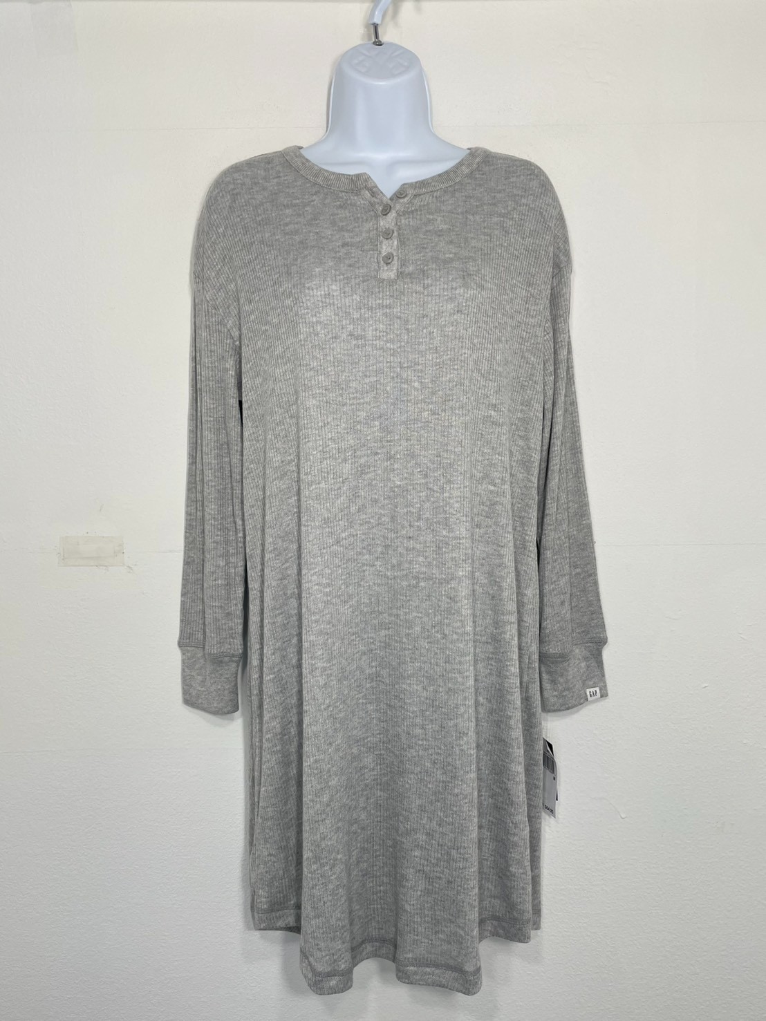 NWT GAP GapBody Women's M Henley Dorm Long-Sleeve Sleepshirt in Grey Heather