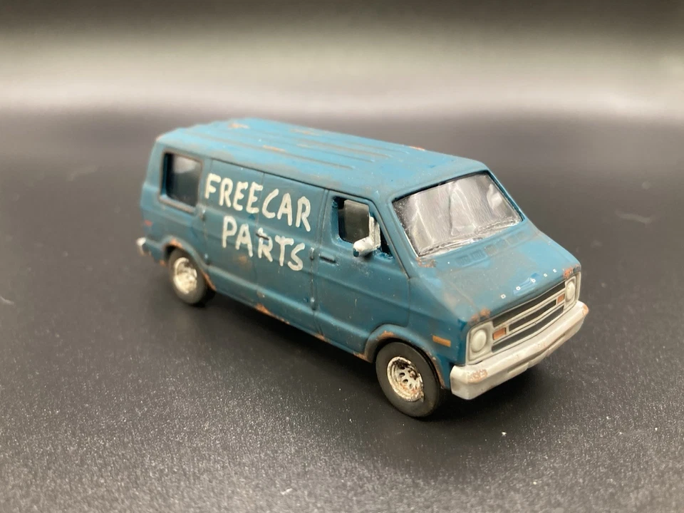 1977 Dodge B-100 Van Rusty Weathered Barn Find 1/64 Diecast Custom Greenlight - Image 3 of 4