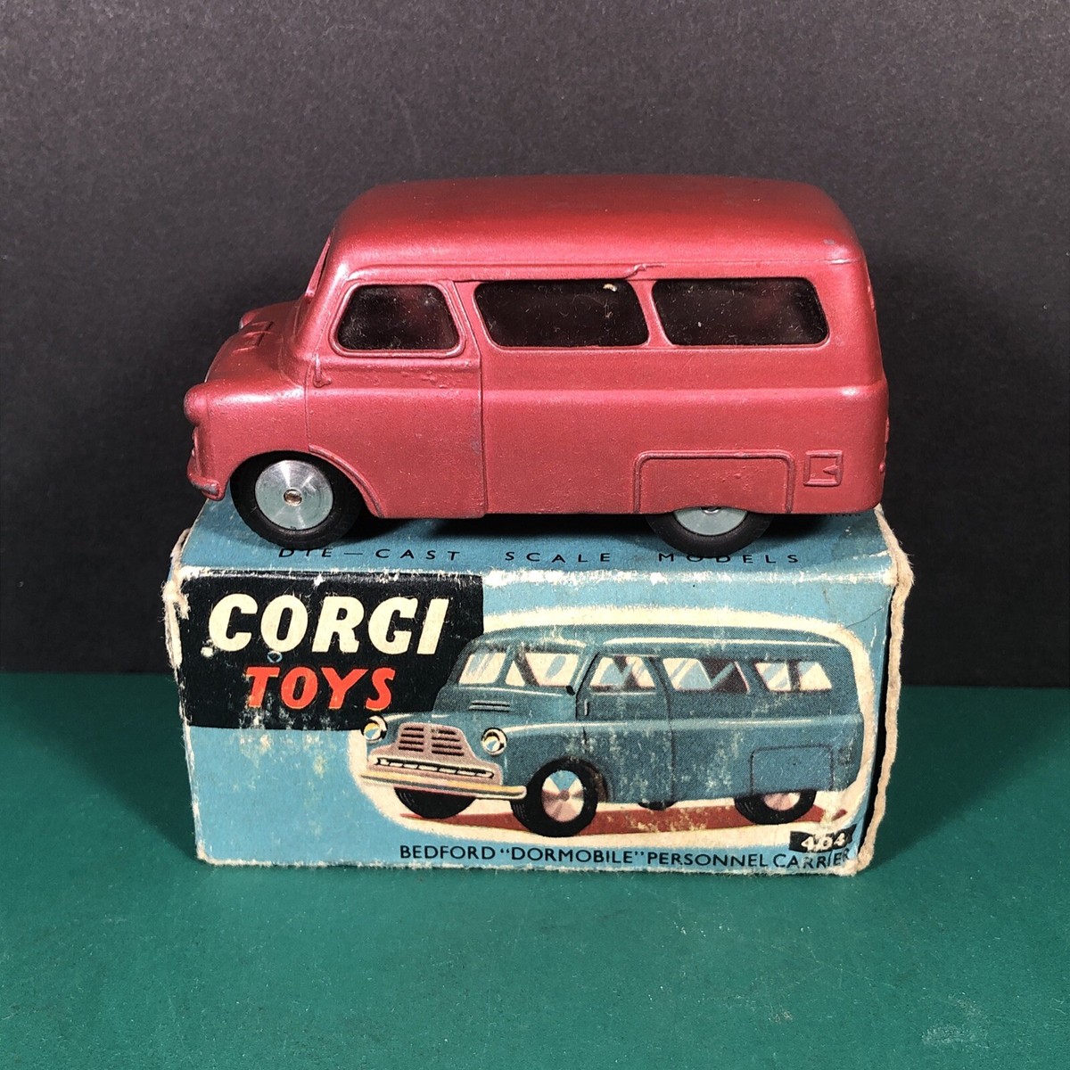 Corgi Toys 404 Bedford Dormobile ミニカー Vintage Corgi Toys | 404 | Bedford Dormobile Van With