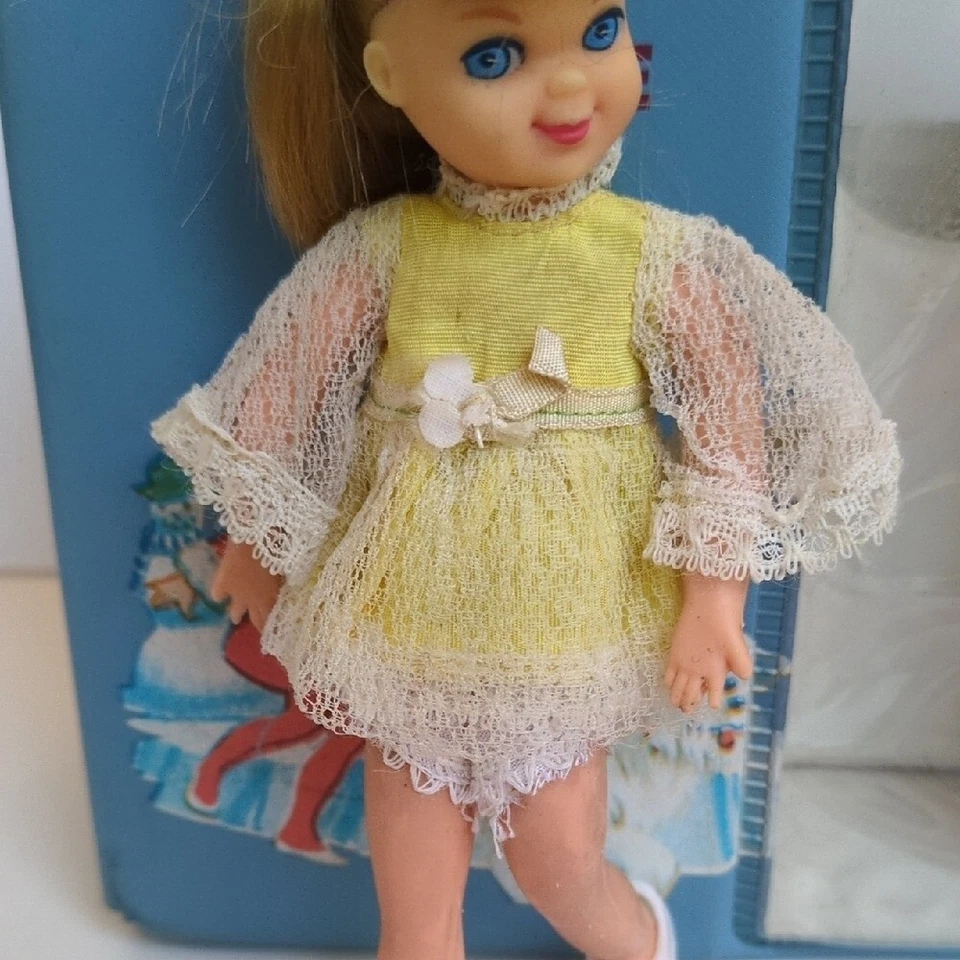 Vtg Mattel Babie's Sister Tutti Swing a Ling & Buffy Doll + Clothing & Play Case - Image 4 of 4