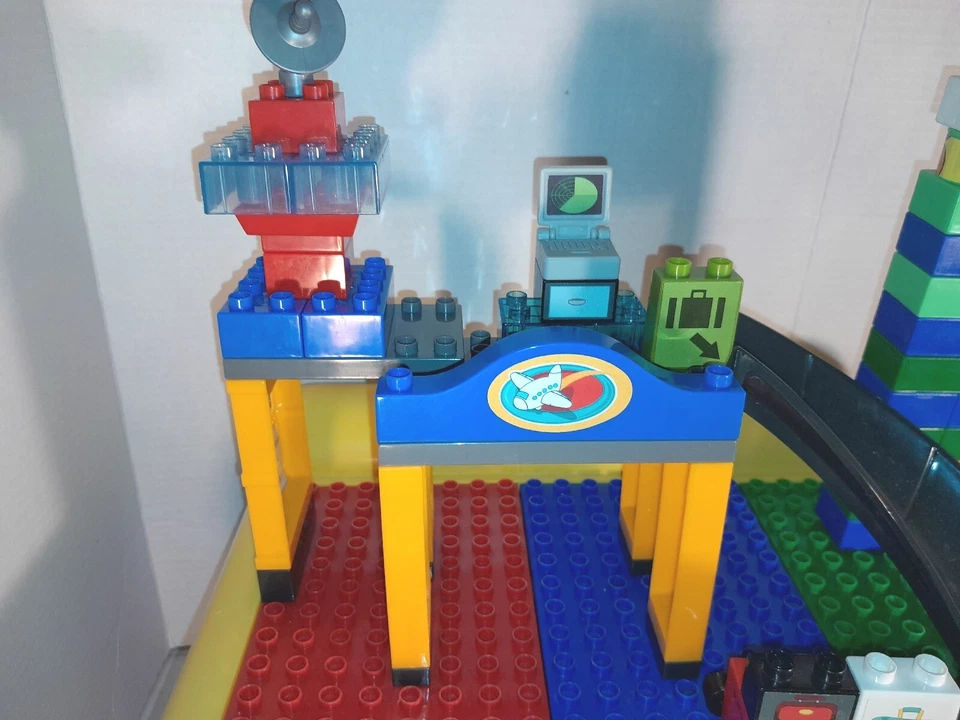 Mixed Lot...Mega Bloks Storage Lap Table Blocks & Leap Frog Building Blocks - Image 2 of 4