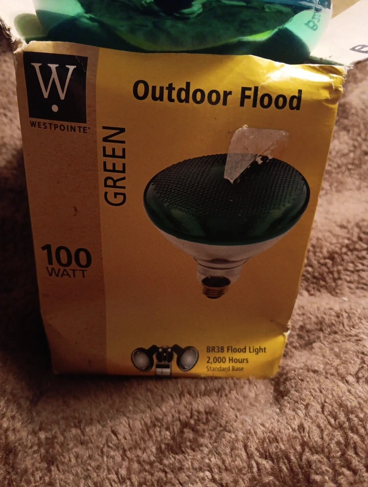 Westpointe 100W Green BR38 Outdoor Flood Standard Base - Image 2 of 4