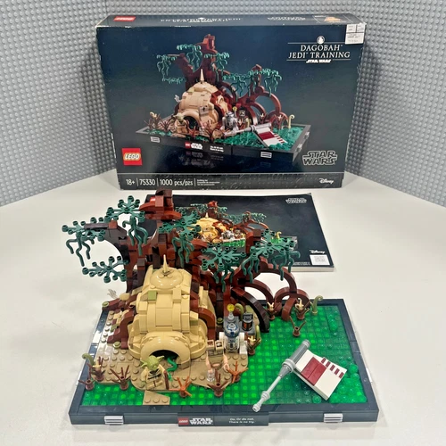 LEGO Star Wars: Dagobah Jedi Training Diorama (75330) 100% Complete  +Box/Manual