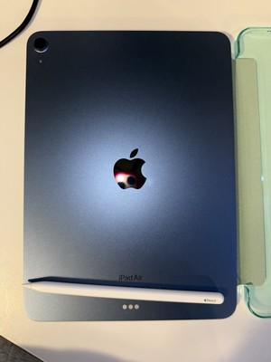 Apple iPad Air 5th Generation 64GB Wi-Fi 10.9in with Apple Pencil