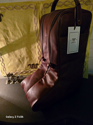 King Ranch Kineño Leather Boot Bag Brown Solid Zip-Around Handle Holds 1