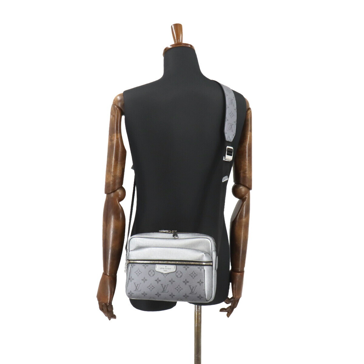 LOUIS VUITTON Taigarama Outdoor Messenger Shoulder Bag LOUIS VUITTON Taigarama Outdoor Messenger Shoulder Bag