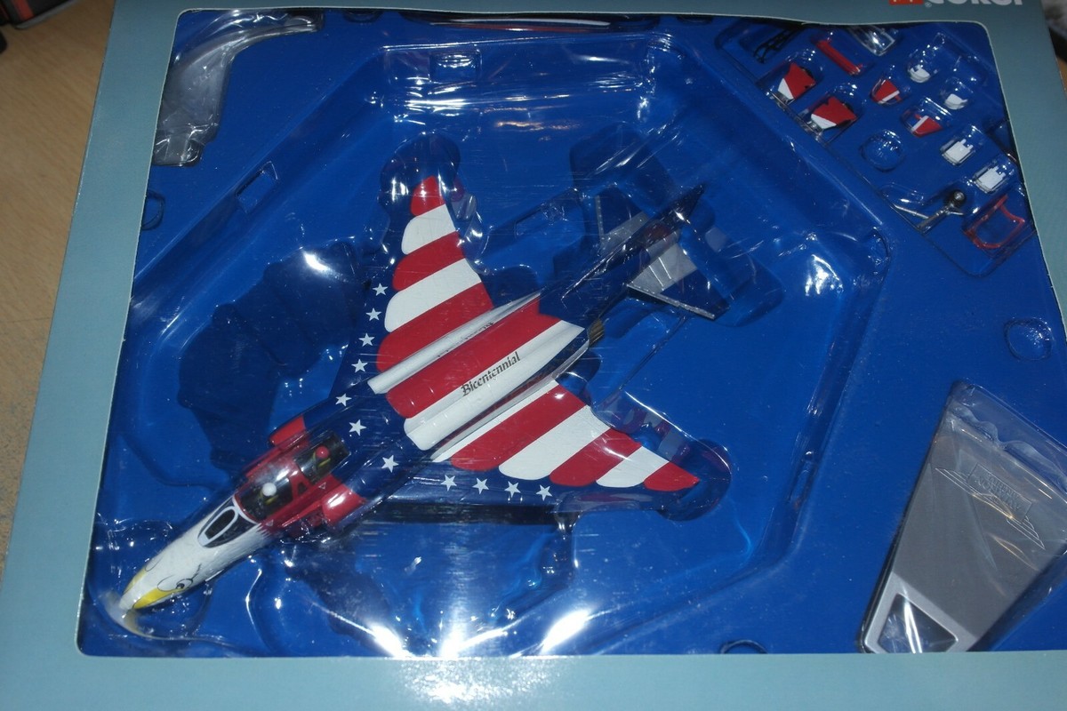 Corgi 1/72 AA33206 McDonnell F-4J Phantom VX-4 Sqn Bicentennial 76