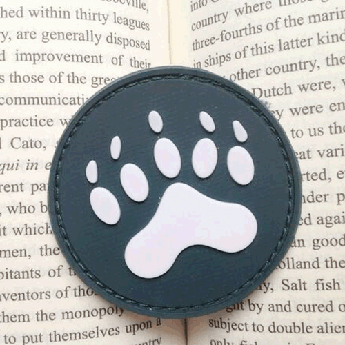 3D PVC BLACKWATER TRACKER BEAR PAW RUBBER HOOK LOOP PATCH BADGE GREEN WHITE - Picture 3 of 5